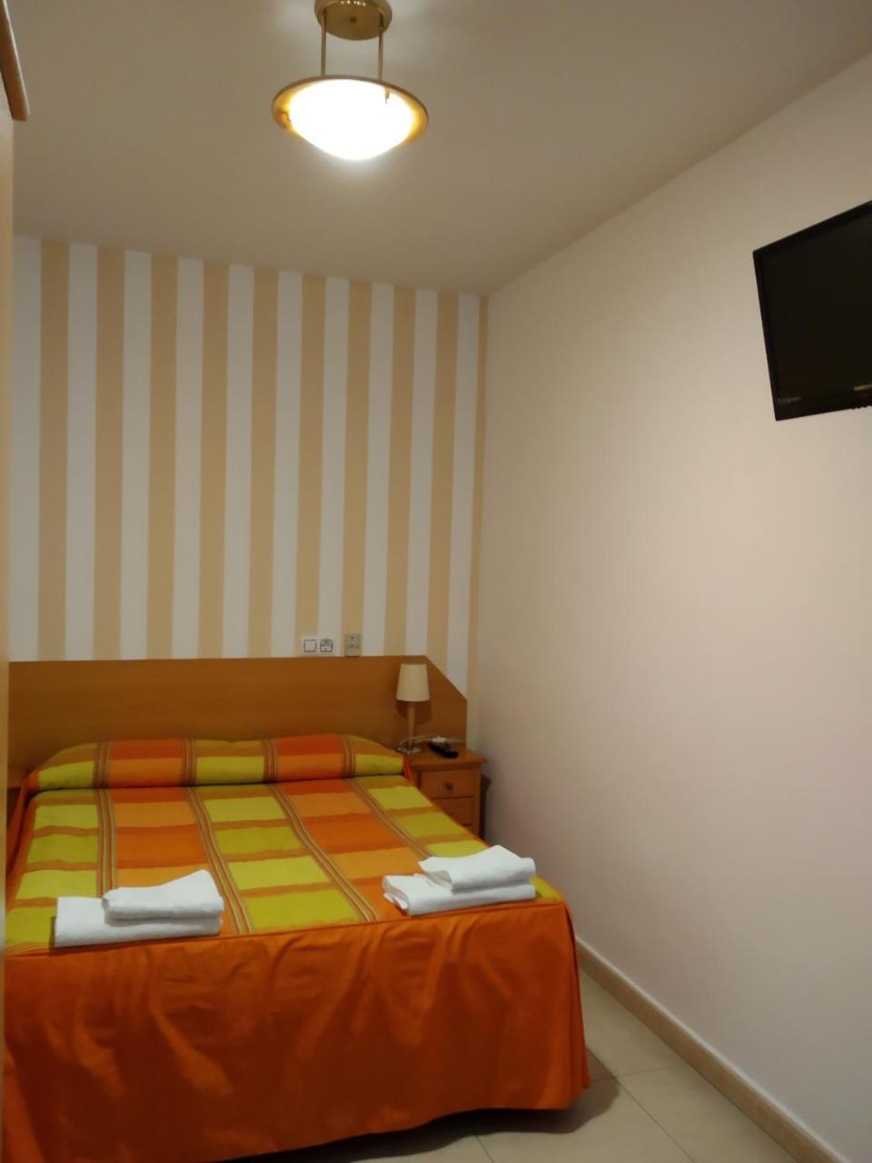 Pension Dominguez Madrid Exterior photo