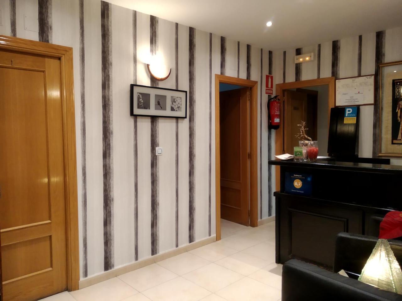 Pension Dominguez Madrid Exterior photo