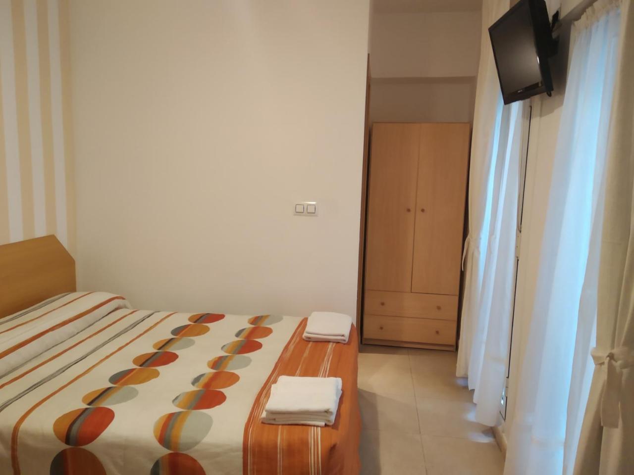 Pension Dominguez Madrid Exterior photo