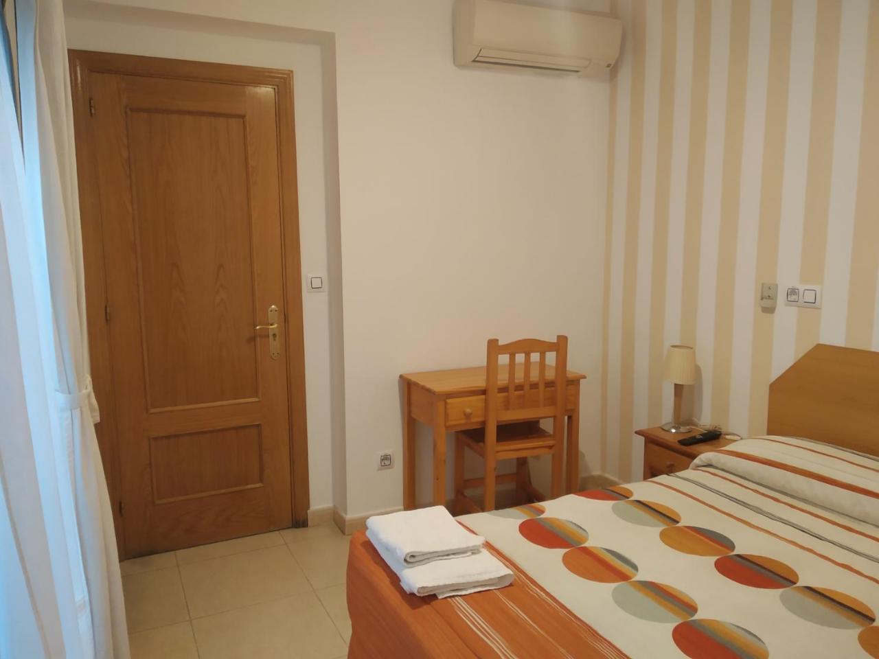 Pension Dominguez Madrid Exterior photo