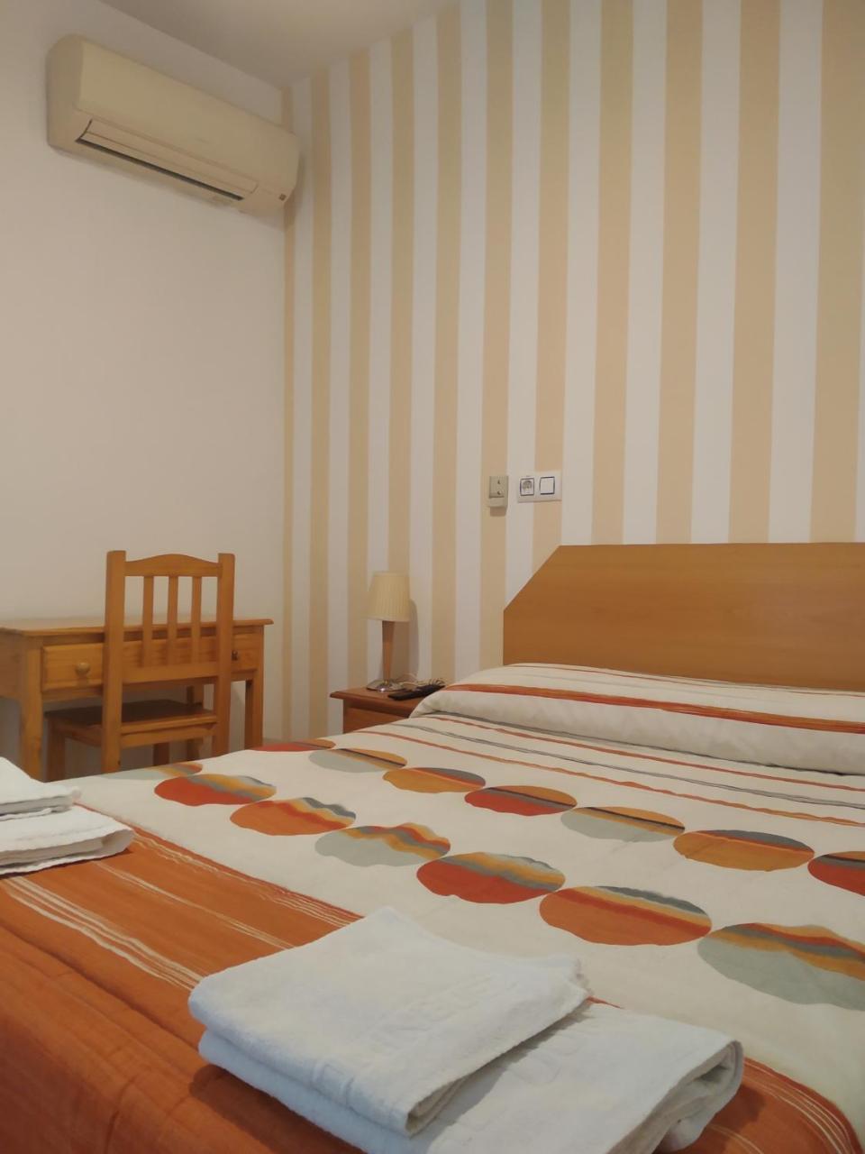 Pension Dominguez Madrid Exterior photo