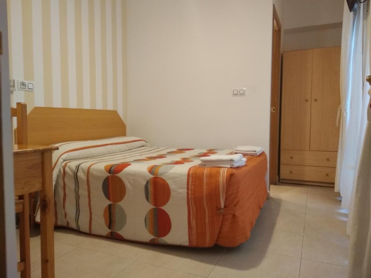 Pension Dominguez Madrid Exterior photo